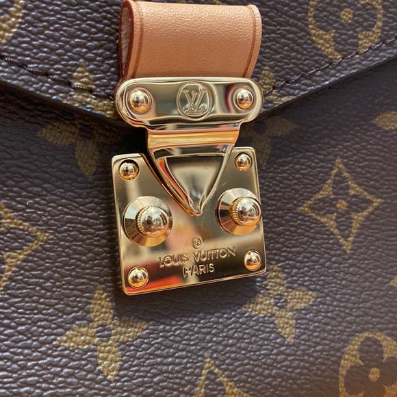 Louis Vuitton Pochette Métis Monogram - Picture 2 of 11